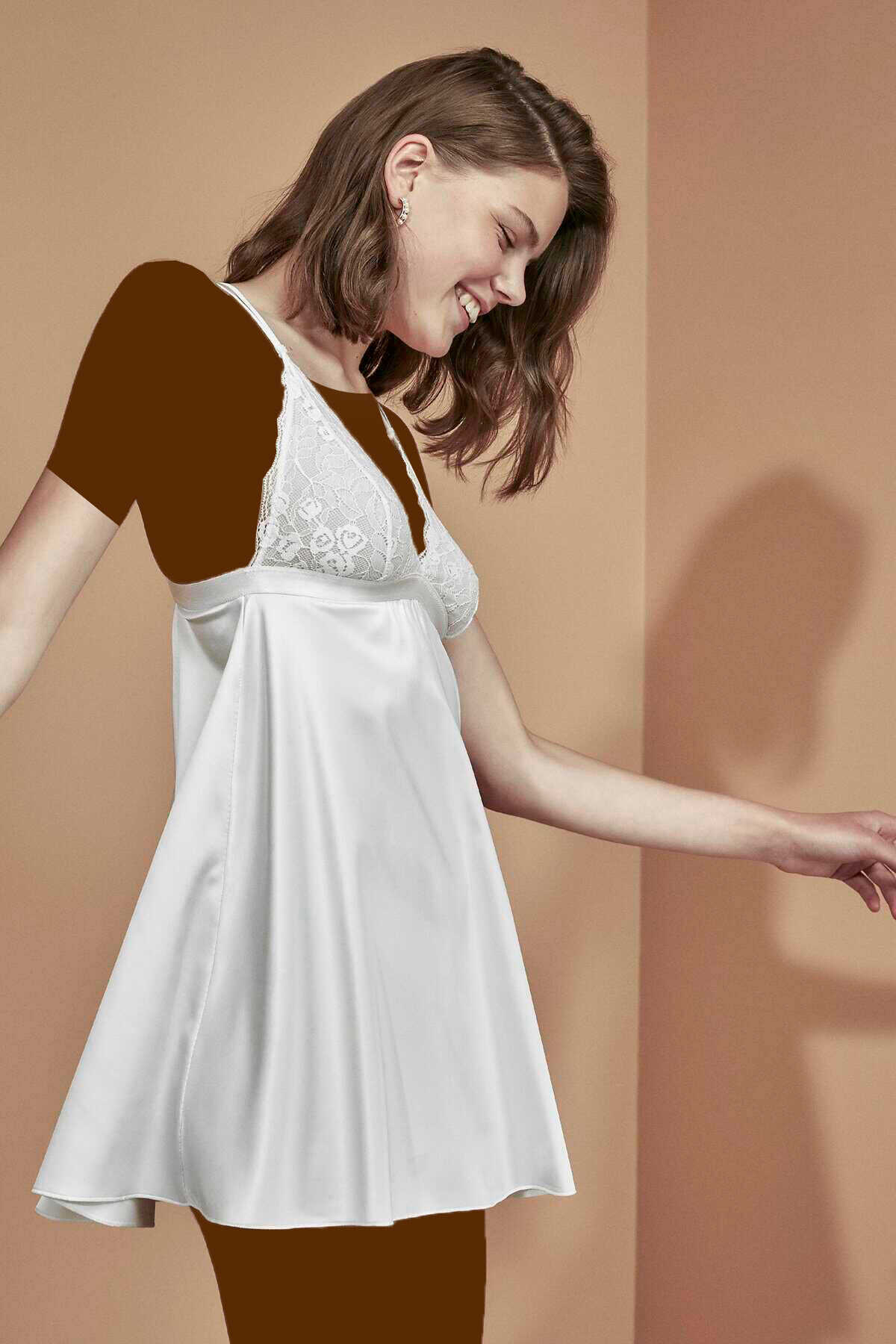 لباس خواب ساتن گیپور دار بند نازک زنانه سفید برند Penti