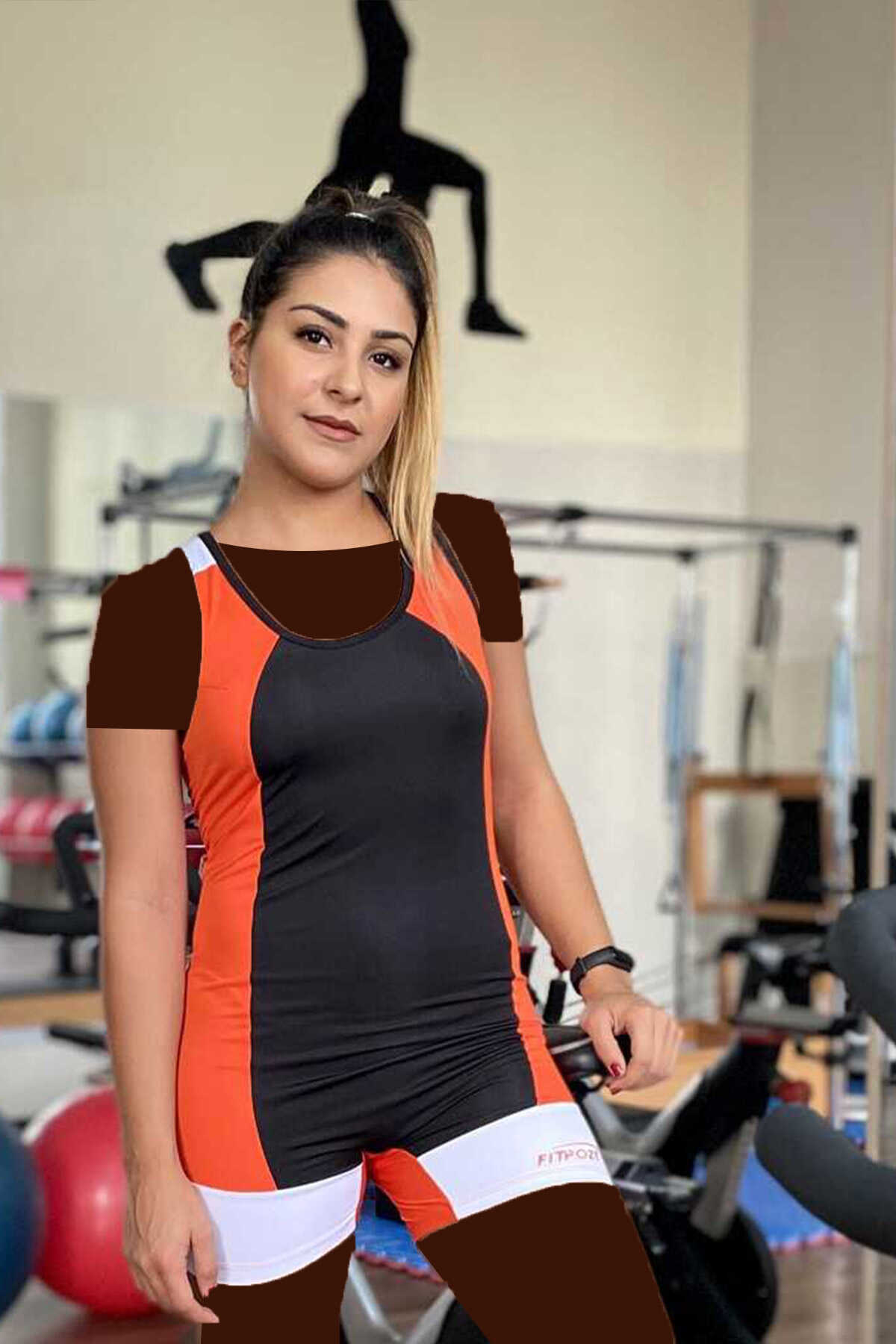 سرهمی کوتاه زنانه ورزشی تاپی طرح دار مشکی برند FITPOZE