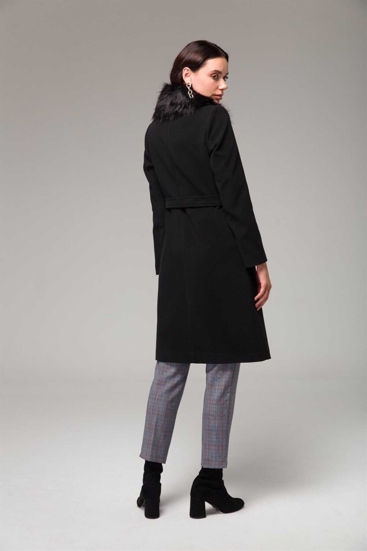 کت بلند زنانه یقه خز دار جیب دار دکمه ای مشکی برند Concept