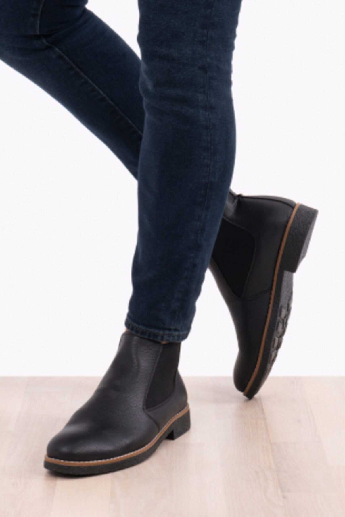 نیم بوت مردانه چرم کش دار مشکی برند Zegeshoes