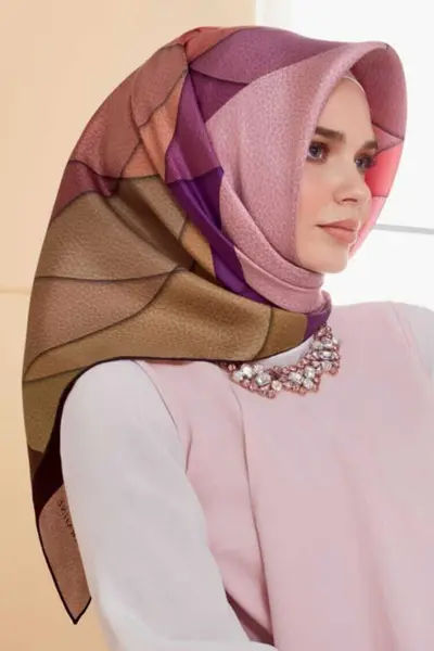 روسری طرح دار زنانه چند رنگ برند Armine 
