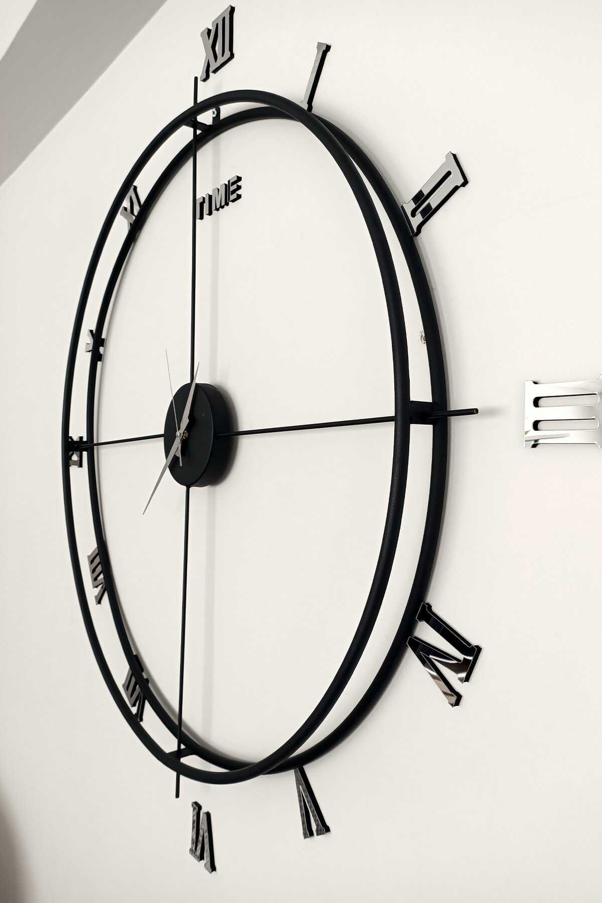 ساعت دیواری گرد فلزی اعداد رومی سه بعدی سایز بزرگ مشکی نقره ای 