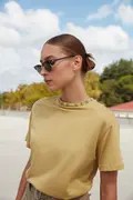 تیشرت یقه چاپ دار زنانه سبز روشن برند TRENDYOLMİLLA 