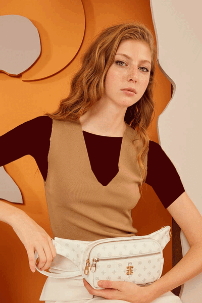 کیف کمری زنانه طرح دار سفید برند Pierre Cardin