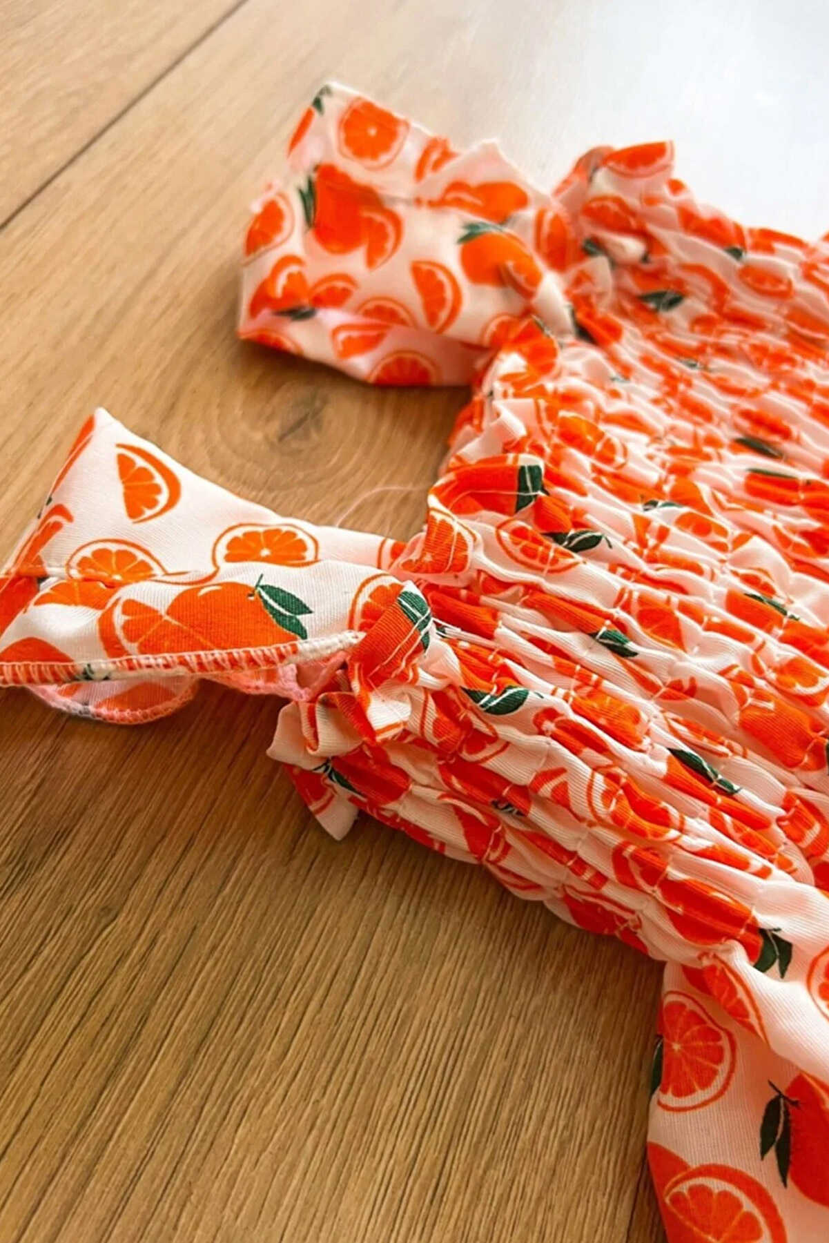 پیراهن بچه گانه آستین بندی چین دار کشی طرح پرتقالی نارنجی برند YUKOBABY 