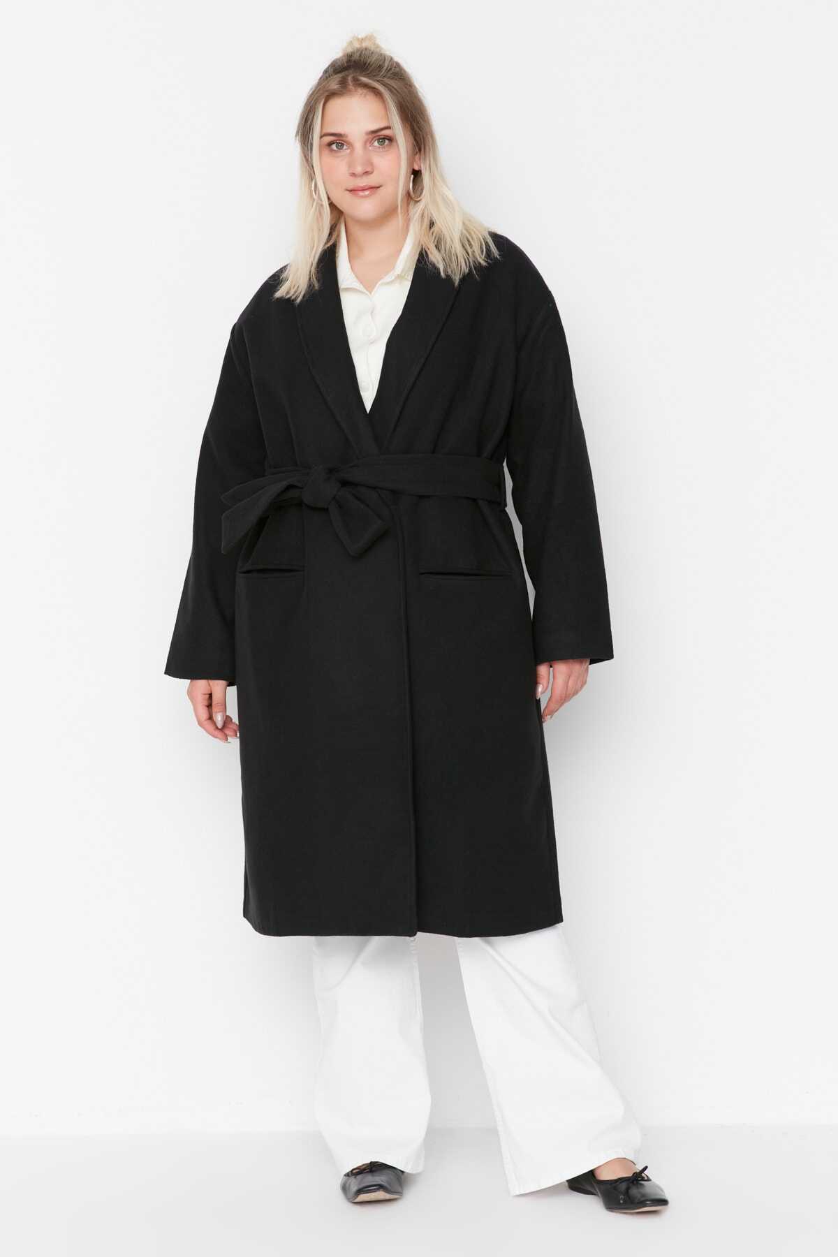 کت پشمی سایز بزرگ چاک دار کمر بند دار زنانه مشکی برند Trendyol Curve