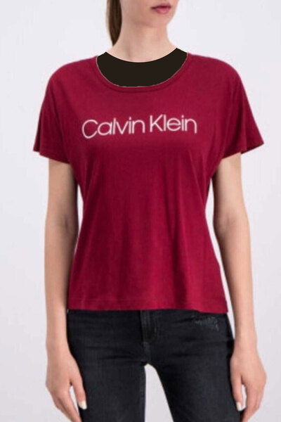 تیشرت یقه گرد چاپ دار زنانه زرشکی برند Calvin Klein