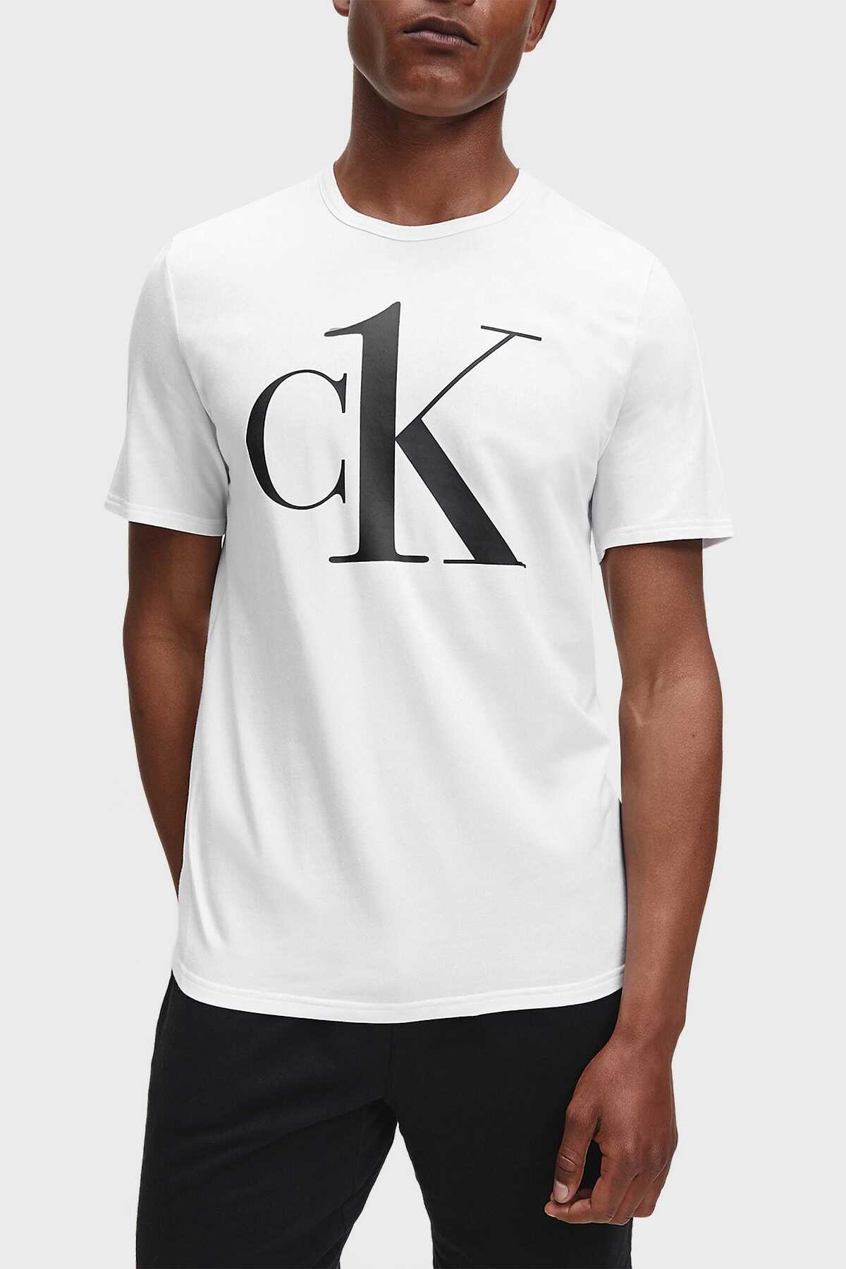 تیشرت یقه گرد چاپ دار مردانه سفید برند Calvin Klein