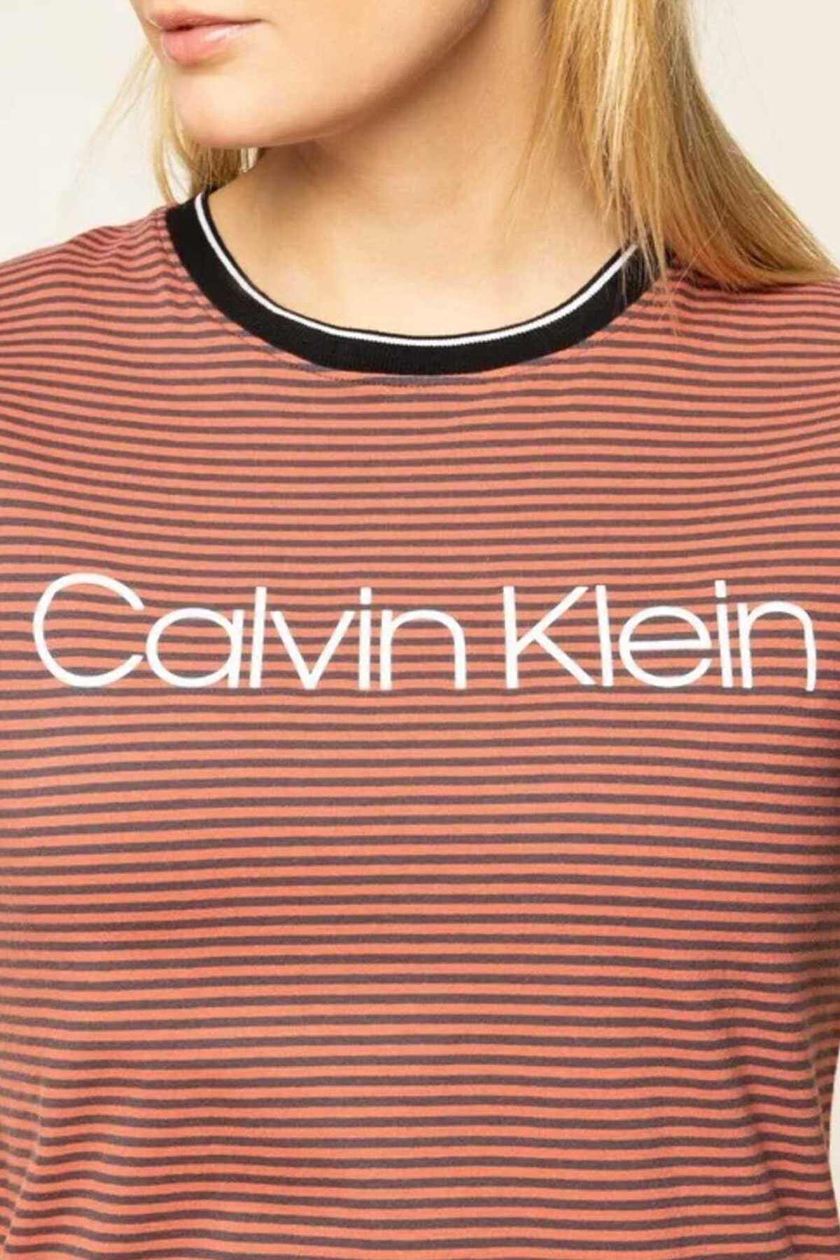 تیشرت راه راه یقه گرد چاپ دار زنانه قهوه ای برند Calvin Klein