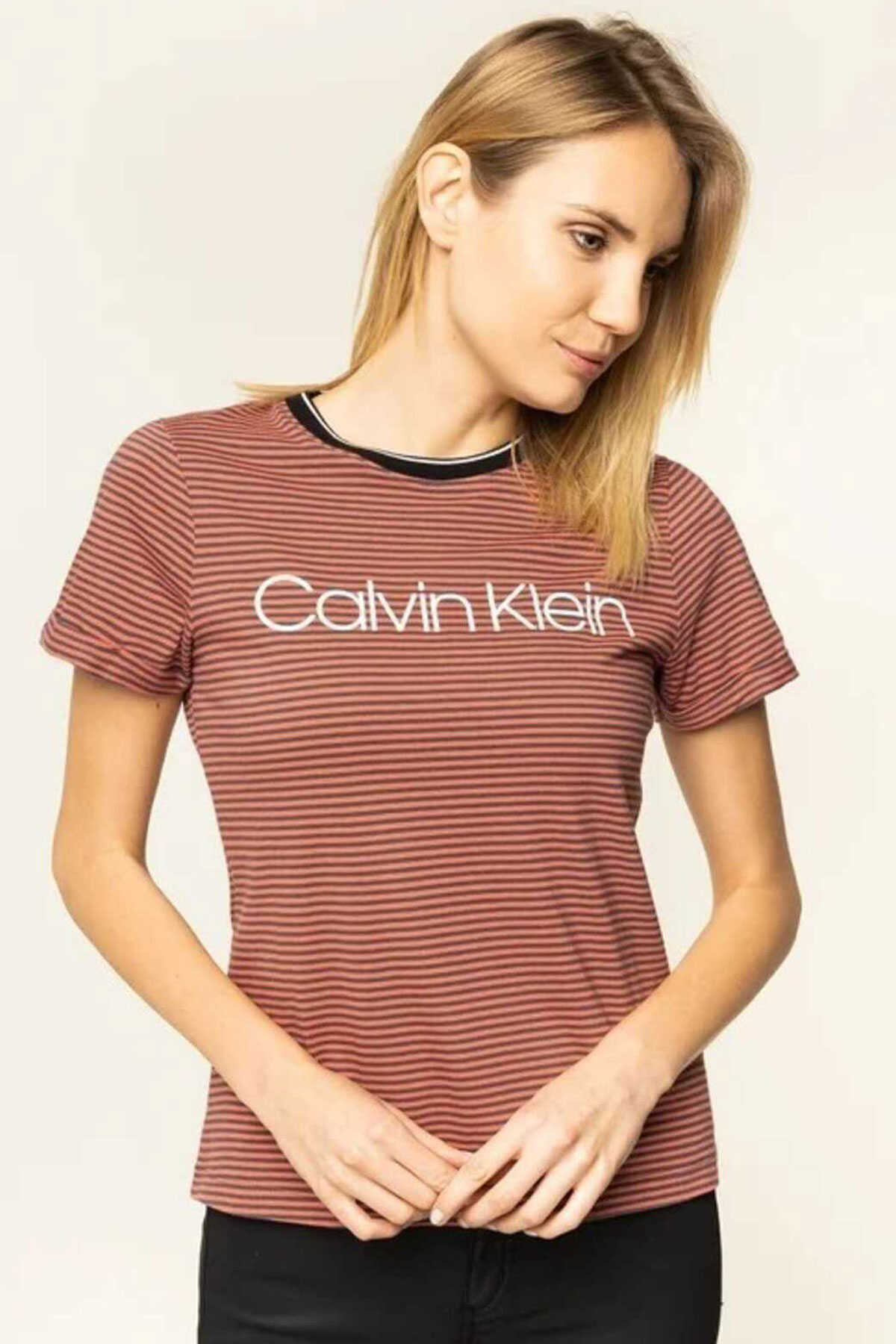 تیشرت راه راه یقه گرد چاپ دار زنانه قهوه ای برند Calvin Klein