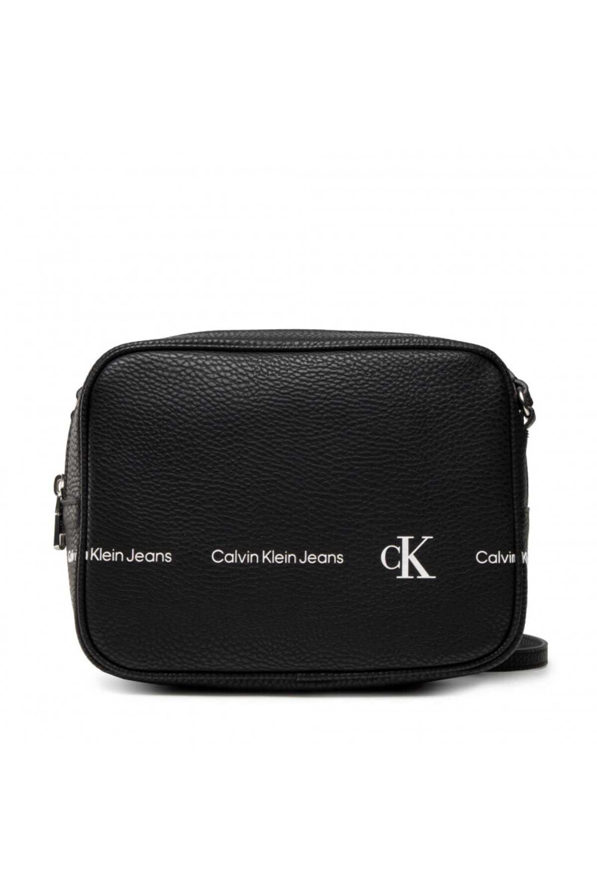 کیف رودوشی زنانه چاپ دار مشکی برند Calvin Klein 