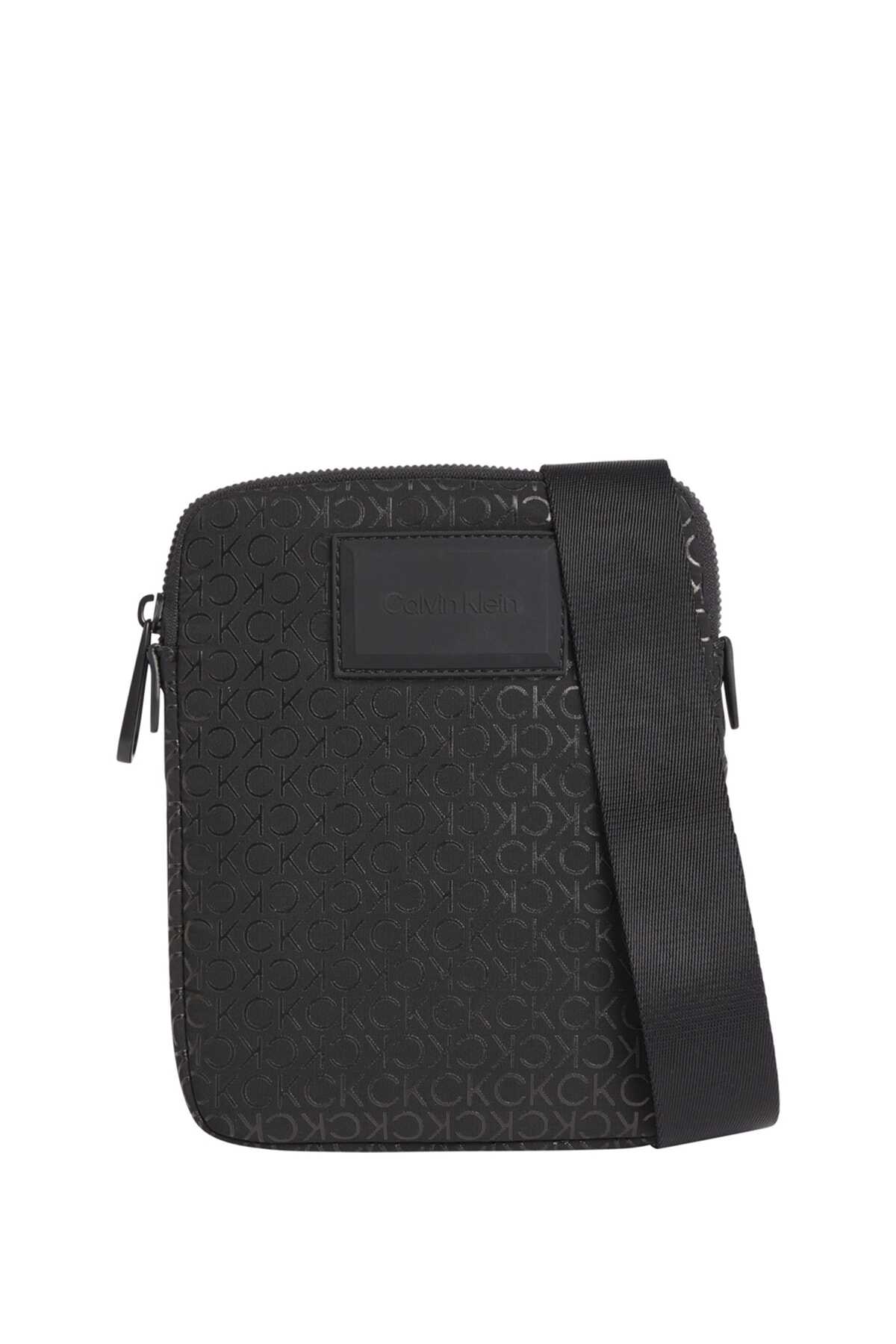 کیف مسنجر طرح دار شانه ای مشکی برند Calvin Klein