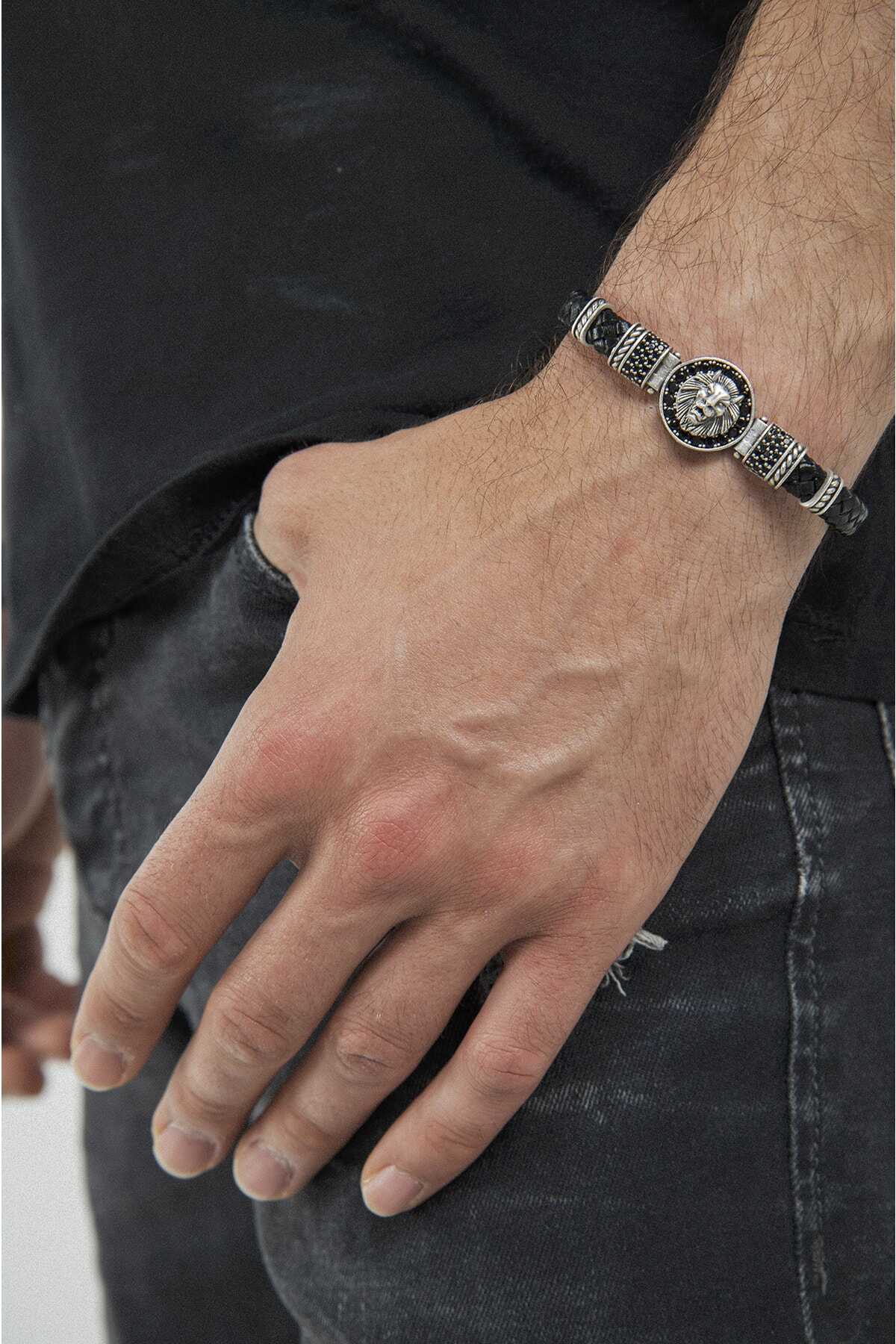 دستبند مردانه چرم اصل طرح شیر سنگ زیرکن نقره ای برند fiore design