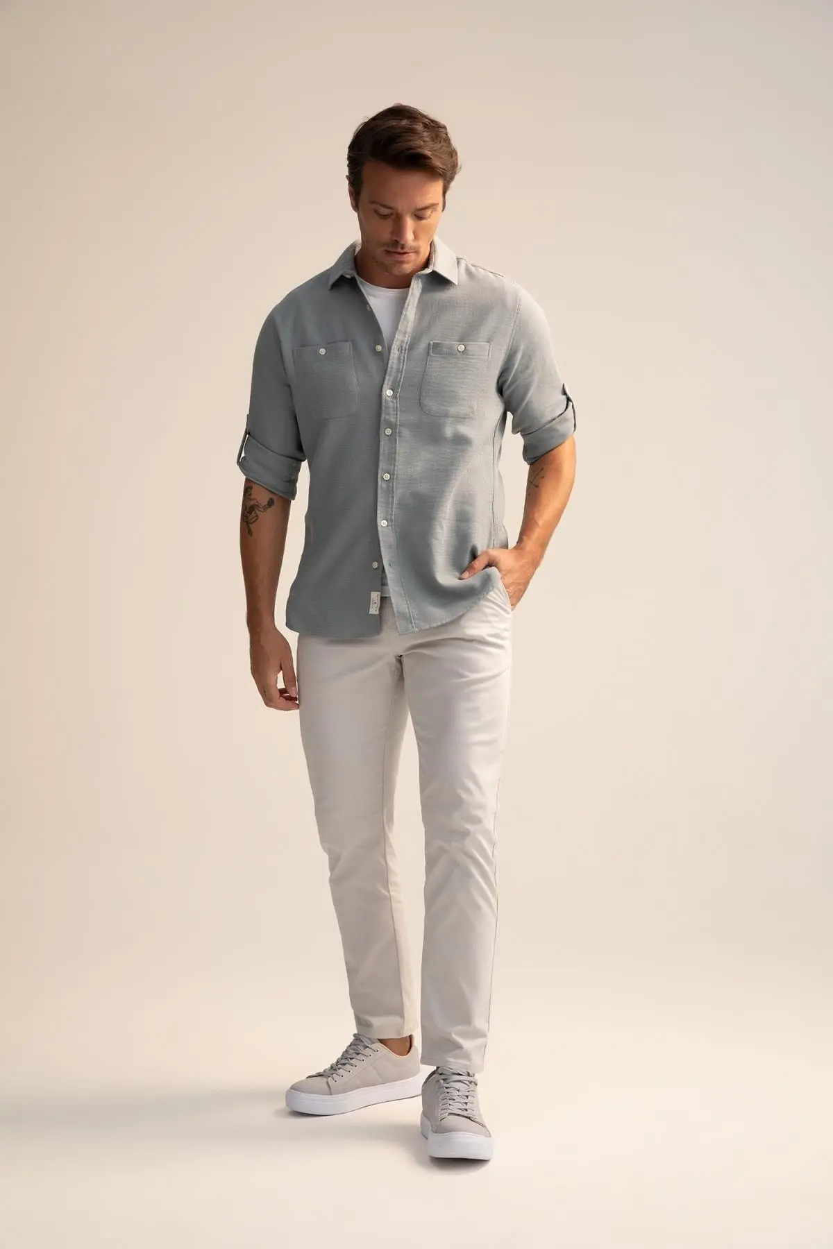 پیراهن آستین بلند یقه کلاسیک دو جیب مردانه خاکستری برند Defacto