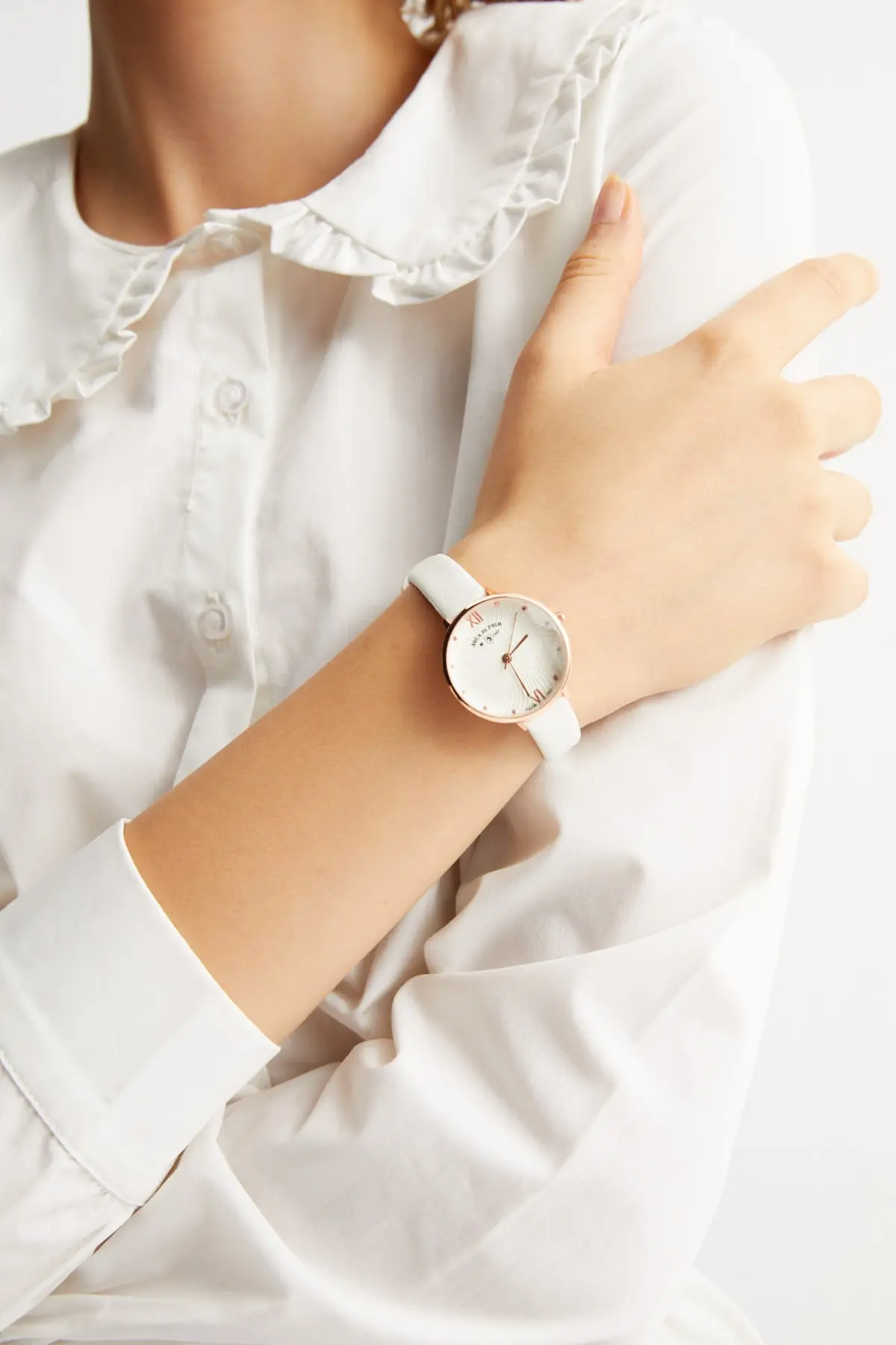 ساعت مچی چرم زنانه سفید مدل APWA030701 برند Aqua Di Polo 1987