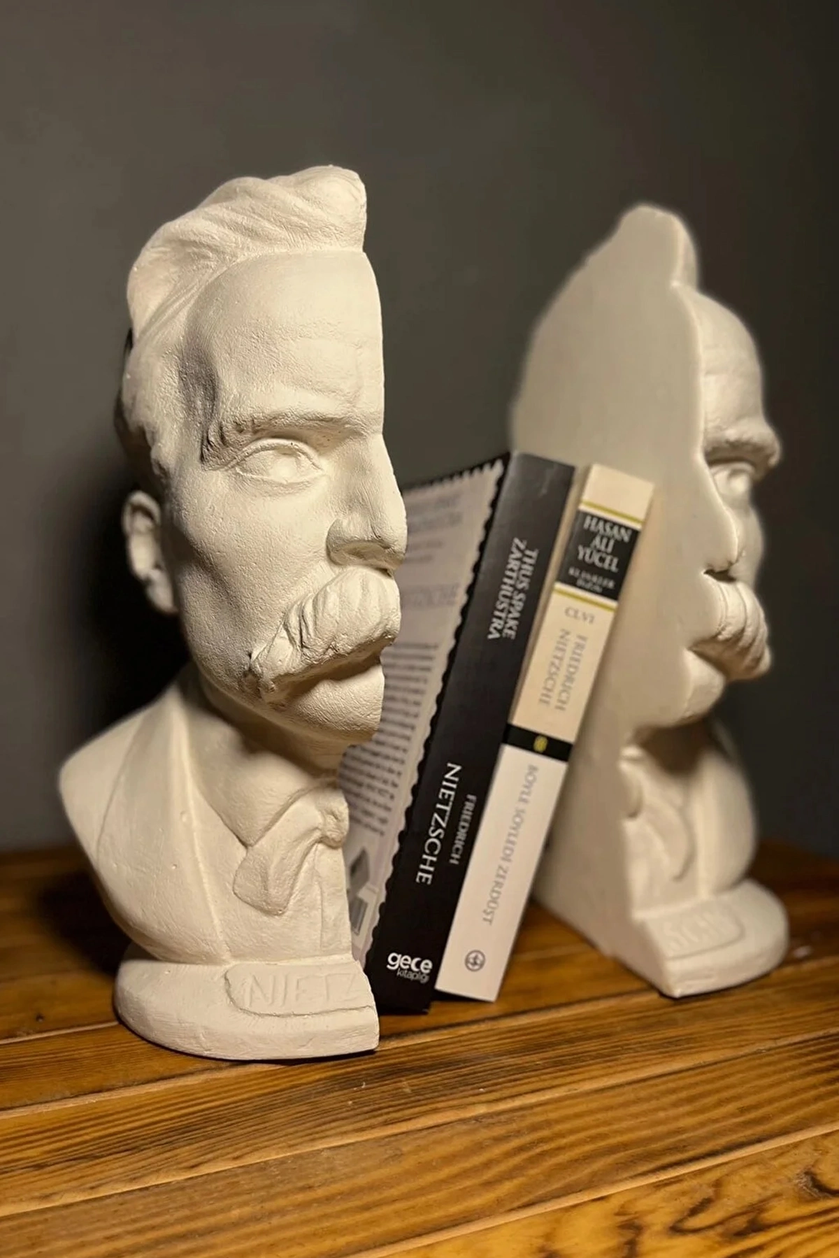 قفسه کتاب مدل مجسمه تزئینی دو تکه نیچه سفید 