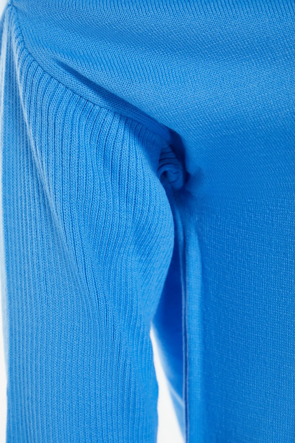 پلیور کشباف شانه باز سایز بزرگ زنانه آبی برند Trendyol Curve 
