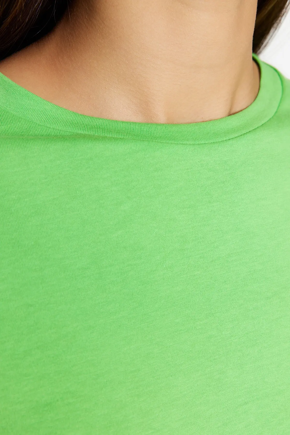 تیشرت پنبه ای ساده زنانه سبز برند TRENDYOLMİLLA 