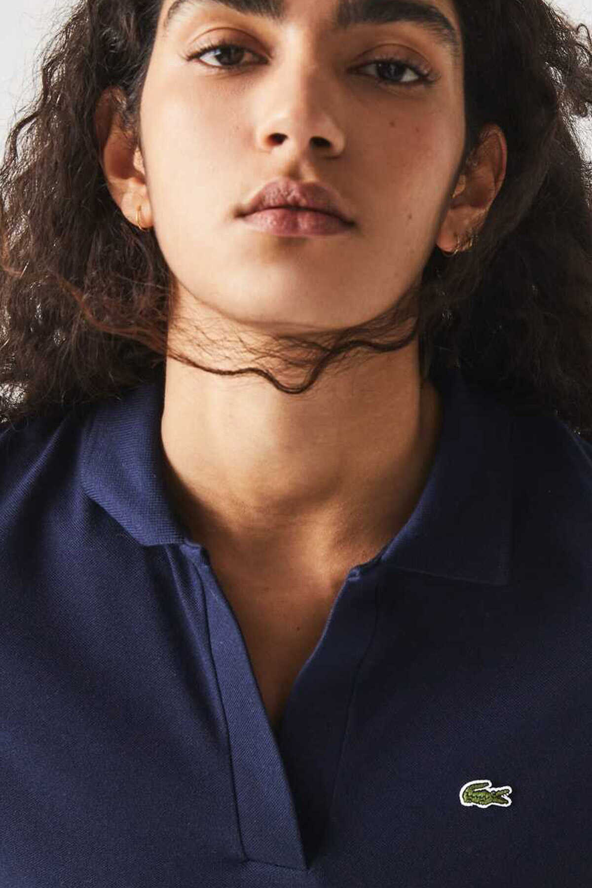 تیشرت زنانه یقه ترکیبی آستین کوتاه سرمه ای برند Lacoste 