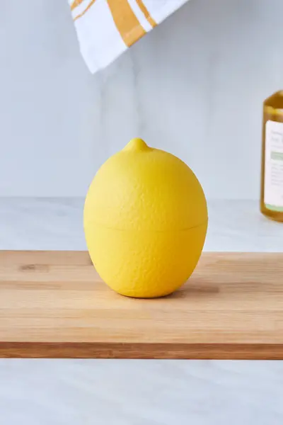 ظرف نگهدارنده لیمو زرد برند Crick Crack 