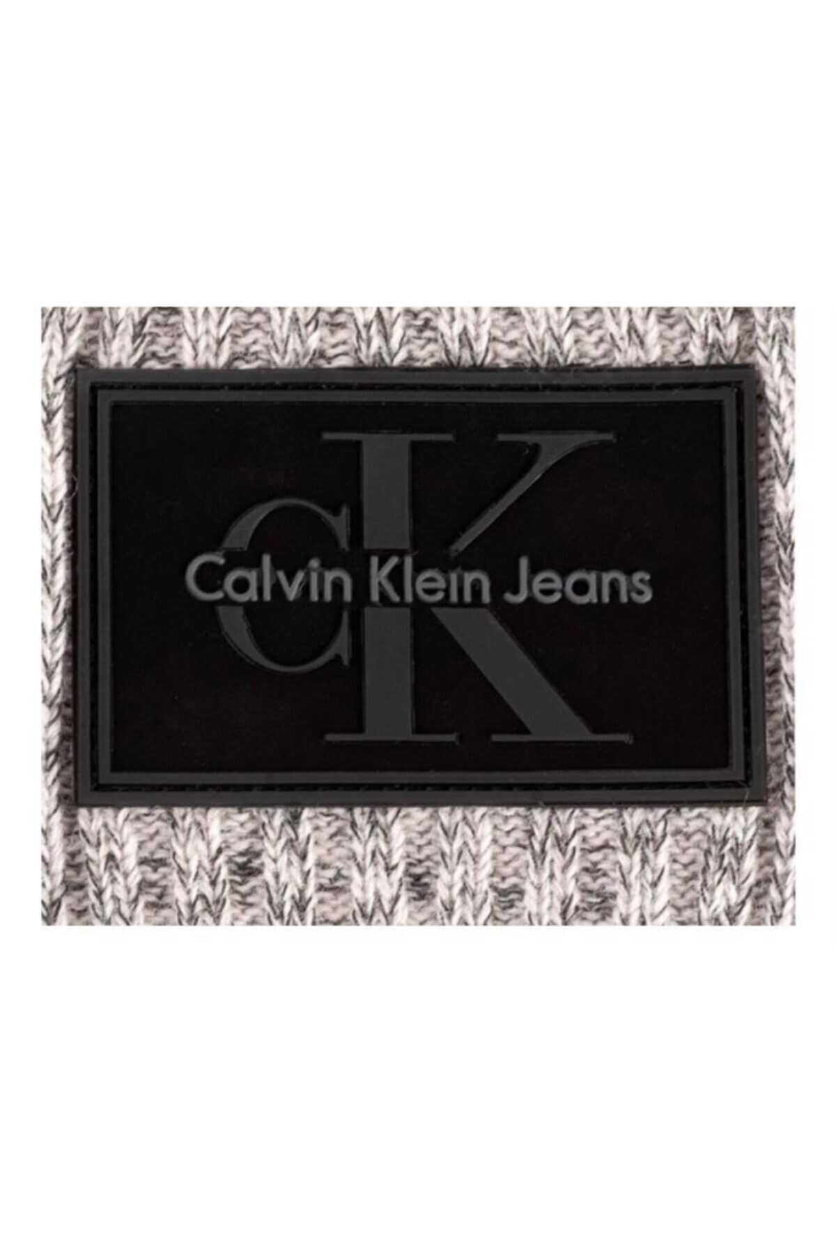 شال گردن بافتنی زنانه سفید قهوه ای برند Calvin Klein