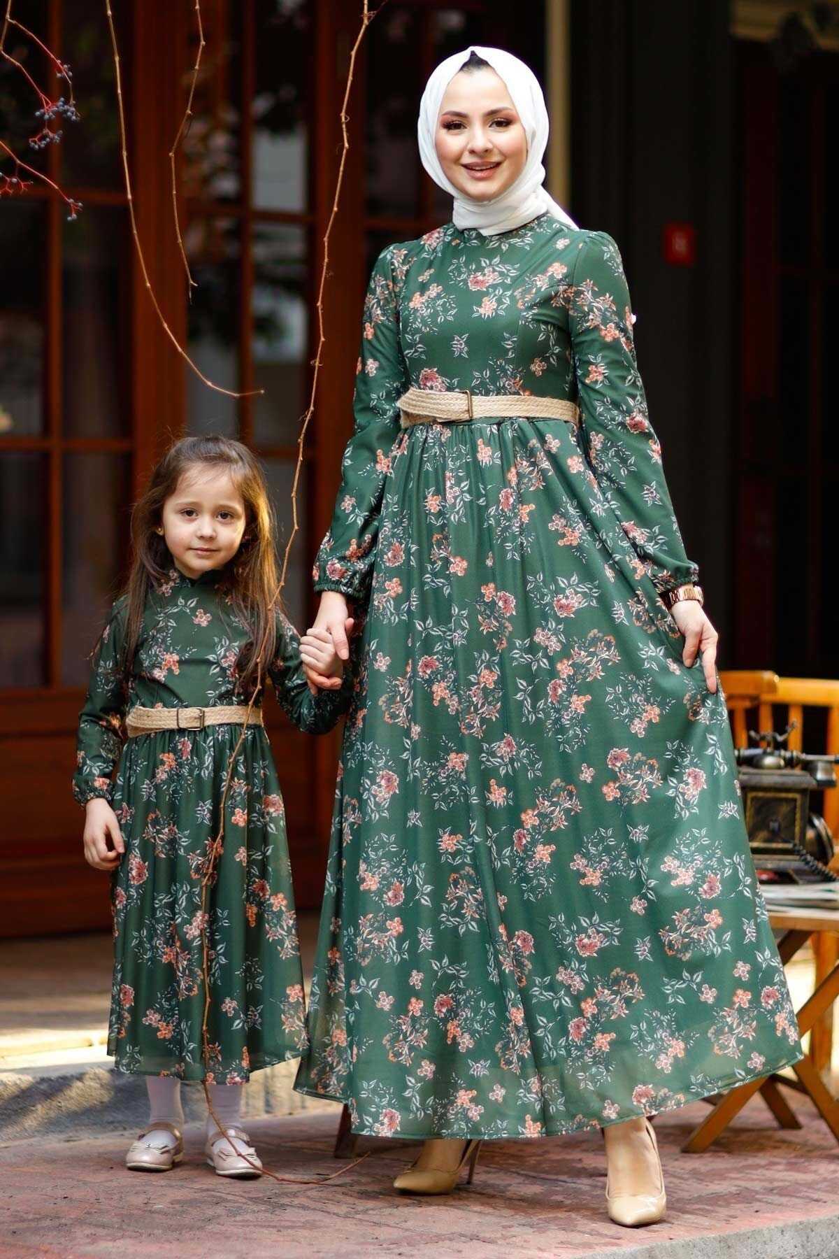 ست لباس مادر دختری گل دار کمربند کنفی سبز برند Modamihram