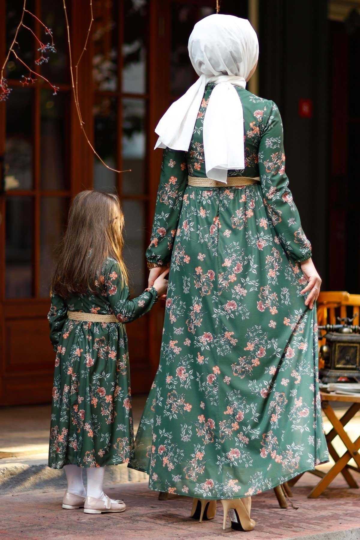 ست لباس مادر دختری گل دار کمربند کنفی سبز برند Modamihram